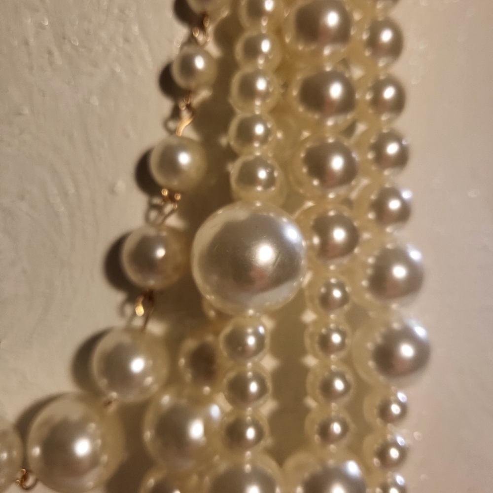 NWOT WHBM Elegant Creamy White Faux  Pearl Necklace - Picture 10 of 10